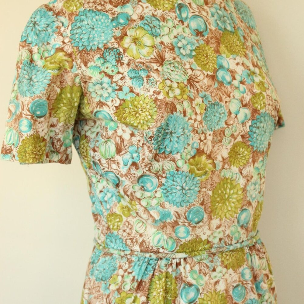 Vintage 1960s Wiggle Dress, Green and Blue and Brown Floral and Fruit Print - Picture 4 of 10